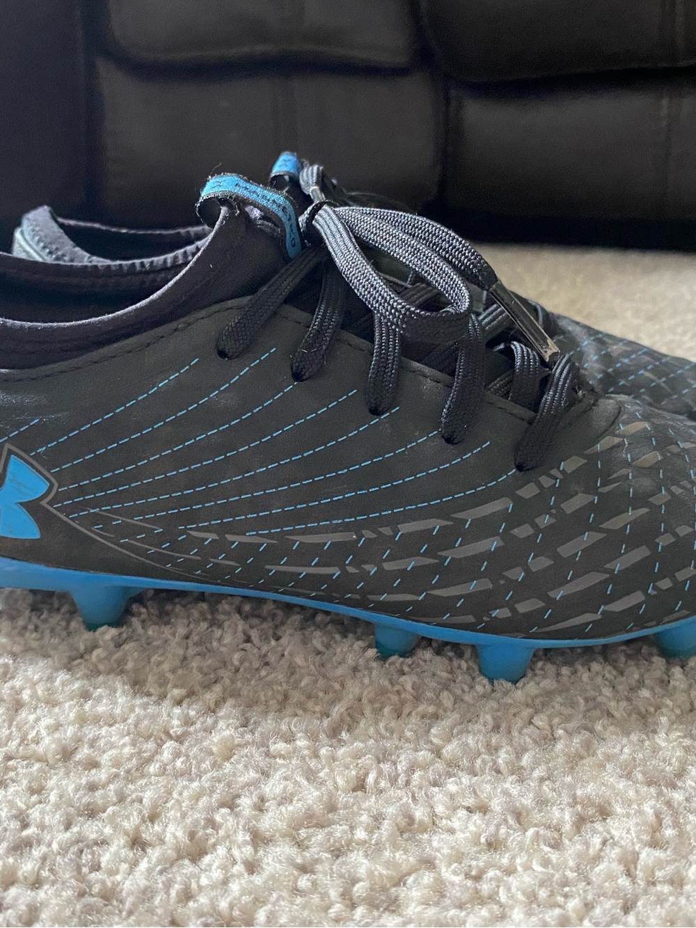 Under Armour Boys Soccer Cleats Sz 5.5Y Youth UA Magnetico Select 5 FG Jr.